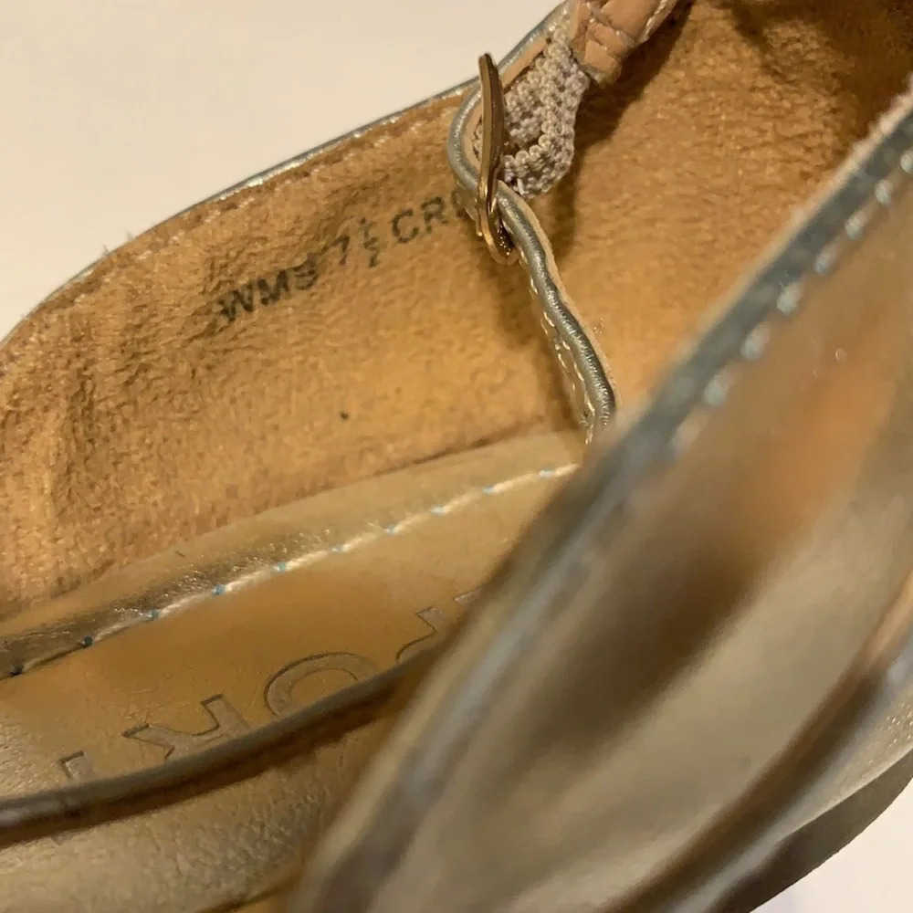 Report Gold Sandal Flats size 7.5 - Picture 3 of 4